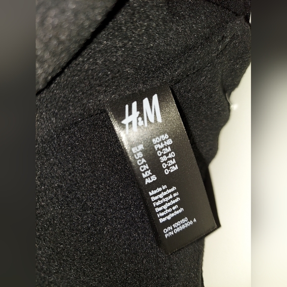 NWT H&M knit beanie & mitten set NB - Picture 2 of 2